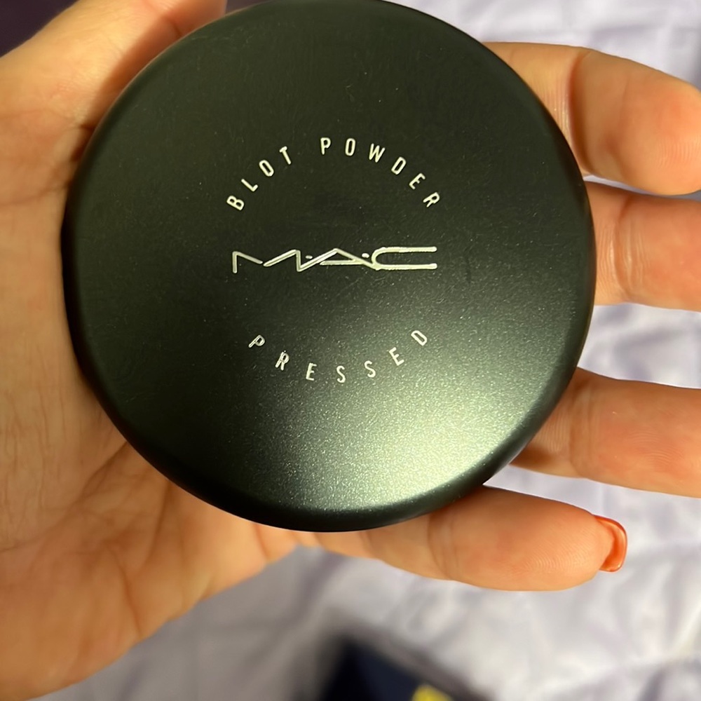 Mac blot powder in dark